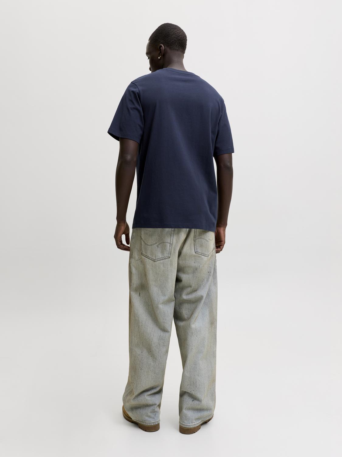 model_shot-back